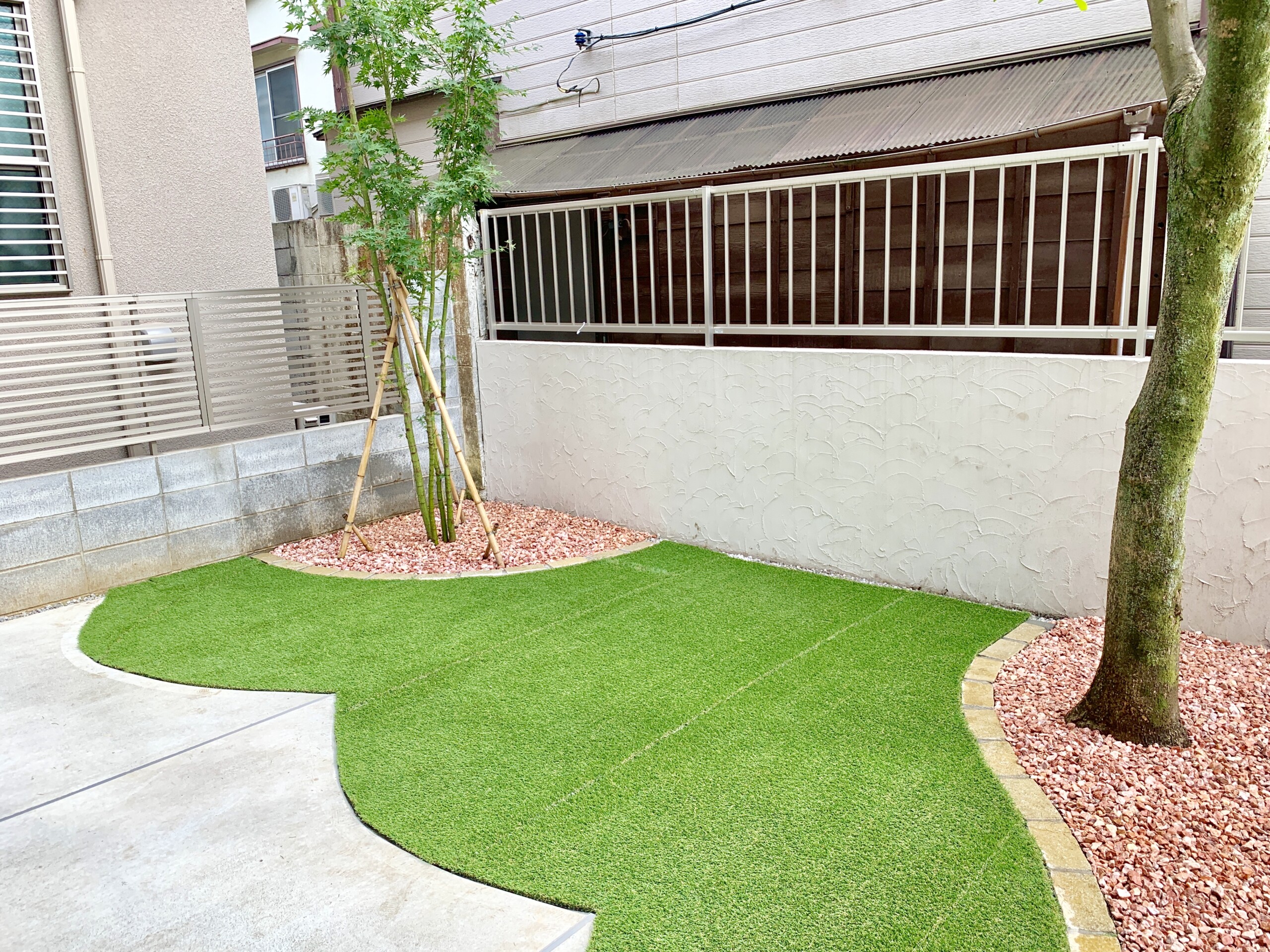 施工事例 雑草いっぱい天然芝からきれいなお手入れラクチン人工芝へお庭プチリフォーム 蓮見ガーデンメディアjapanese Garden Design Landscape Hasumi Garden